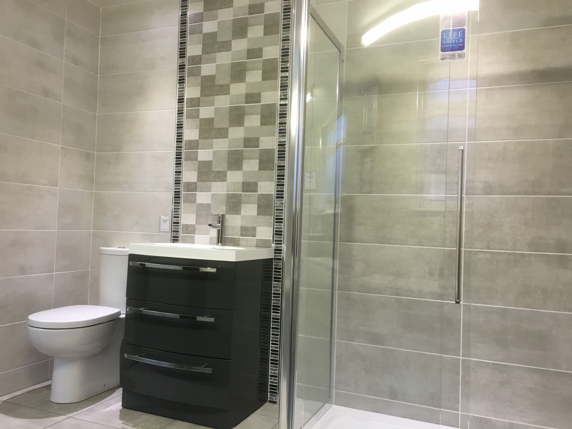Gloss or Matt Bathroom Wall Tiles? Tiles 2 Go Ltd